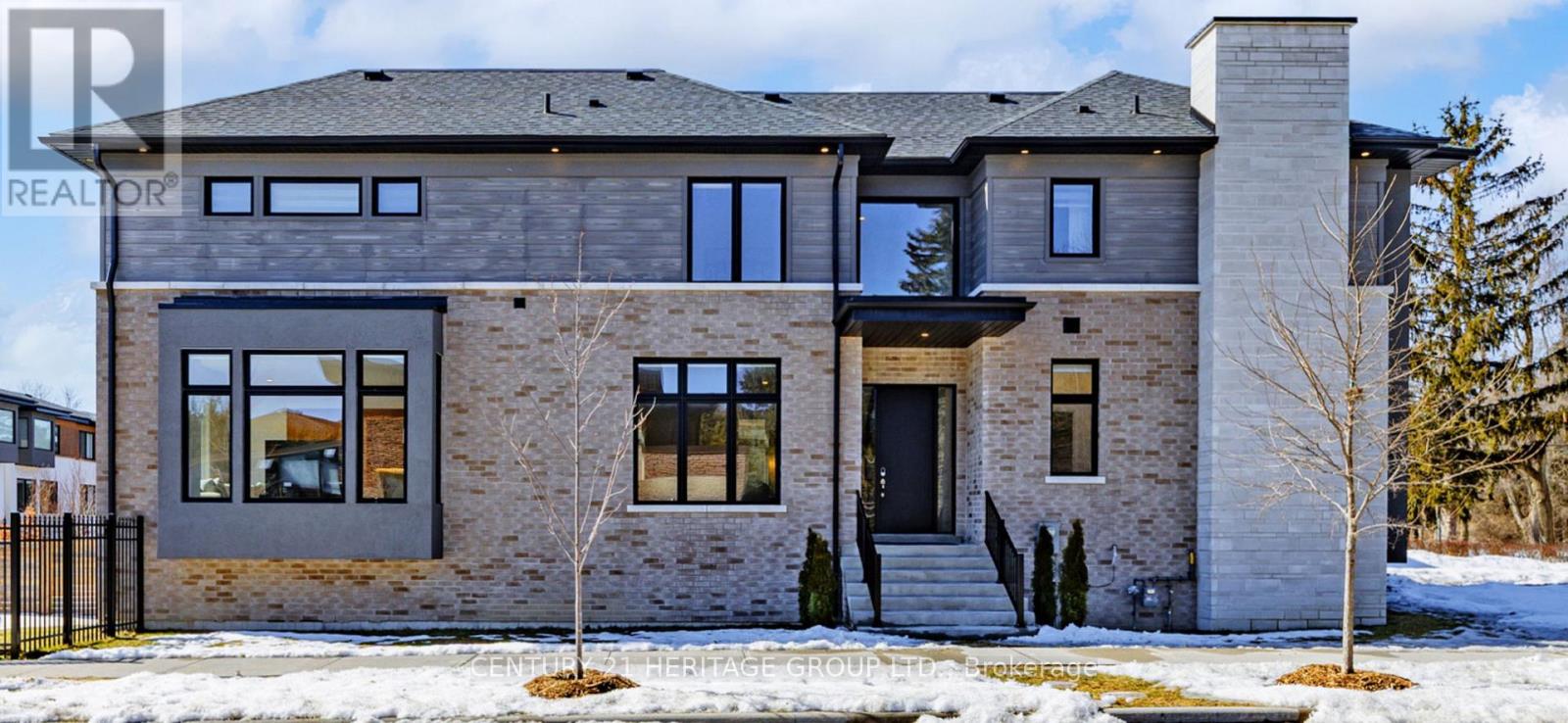 251 OXFORD STREET, Richmond Hill, Ontario