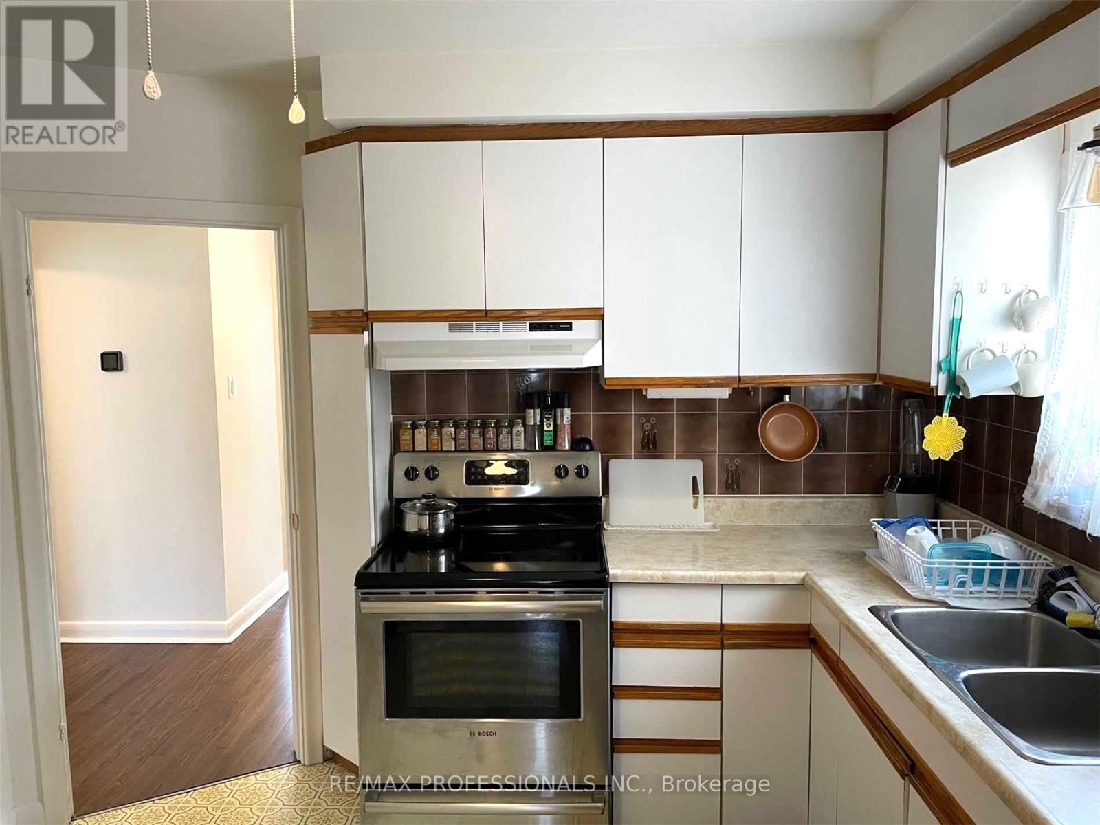 47 Claymore Drive, Toronto, Ontario  M8Z 2S3 - Photo 10 - W13047406