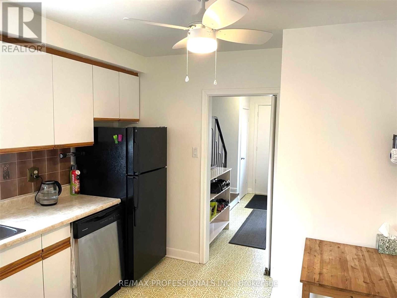 47 Claymore Drive, Toronto, Ontario  M8Z 2S3 - Photo 9 - W13047406