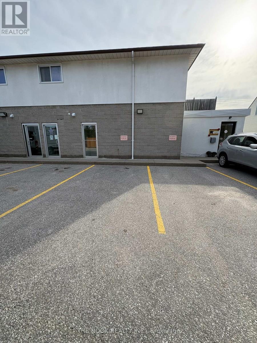 A - 948 Simcoe Street N, Oshawa, Ontario  L1G 4W2 - Photo 2 - E13050194