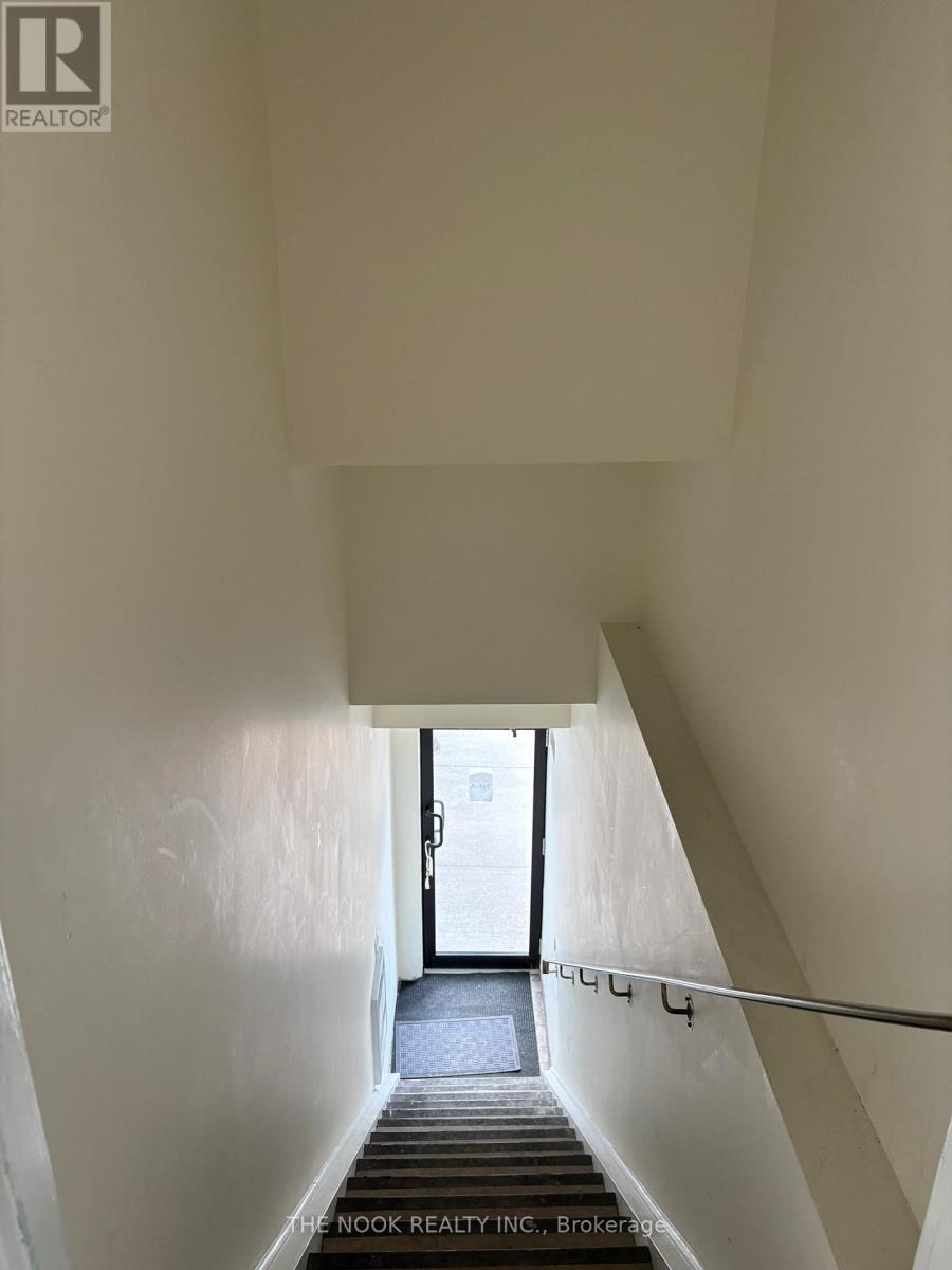 A - 948 Simcoe Street N, Oshawa, Ontario  L1G 4W2 - Photo 3 - E13050194