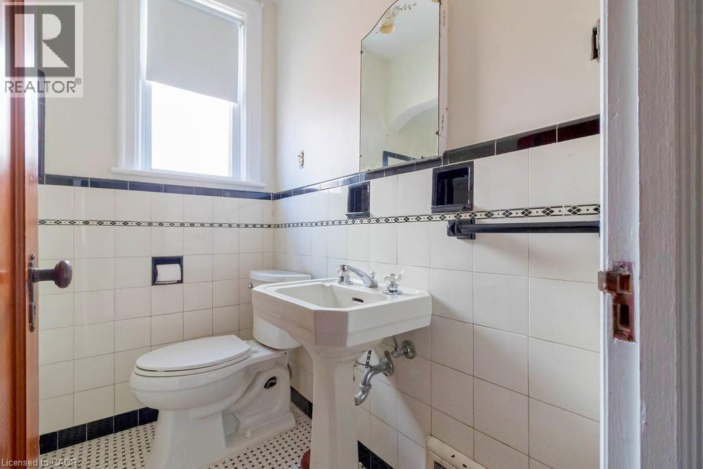 157 Longwood Road N, Hamilton, Ontario  L8S 3V8 - Photo 13 - 40824422