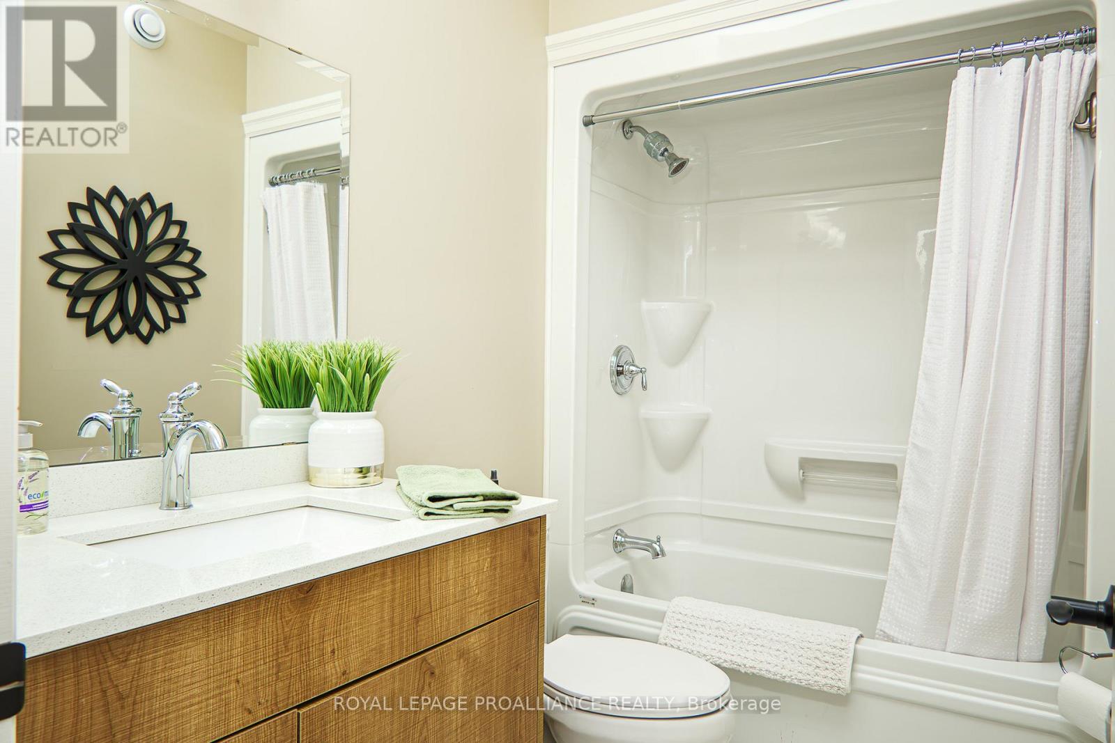 29 Autumn Grove, Quinte West, Ontario  K8V 5P4 - Photo 14 - X13049932