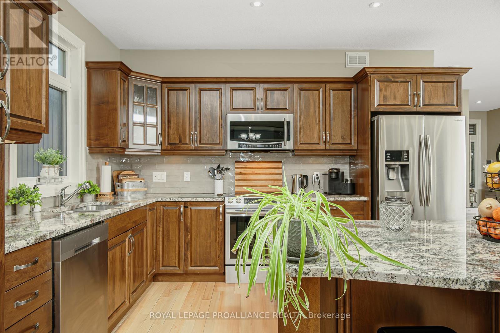 29 Autumn Grove, Quinte West, Ontario  K8V 5P4 - Photo 17 - X13049932