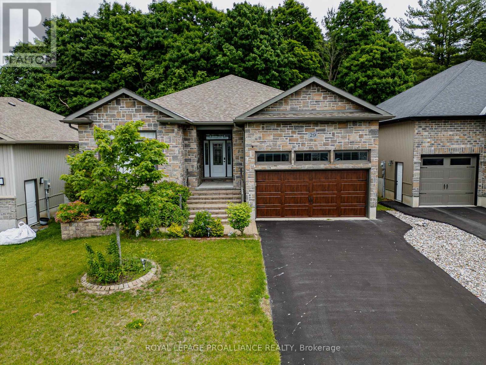 29 Autumn Grove, Quinte West, Ontario  K8V 5P4 - Photo 2 - X13049932