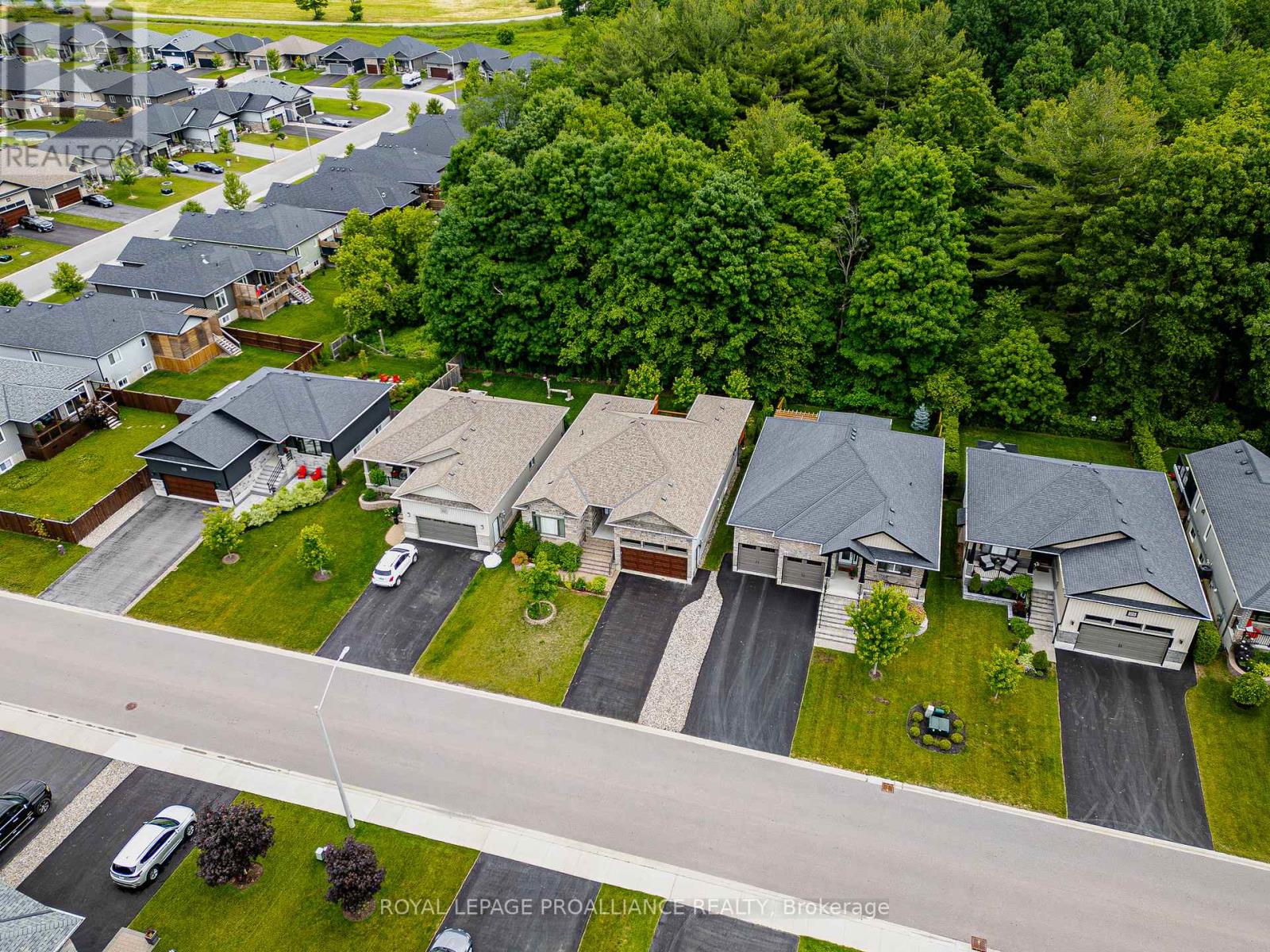 29 Autumn Grove, Quinte West, Ontario  K8V 5P4 - Photo 3 - X13049932