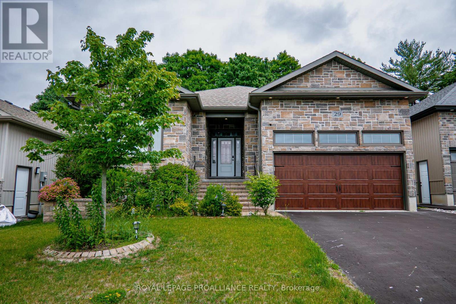 29 Autumn Grove, Quinte West, Ontario  K8V 5P4 - Photo 4 - X13049932