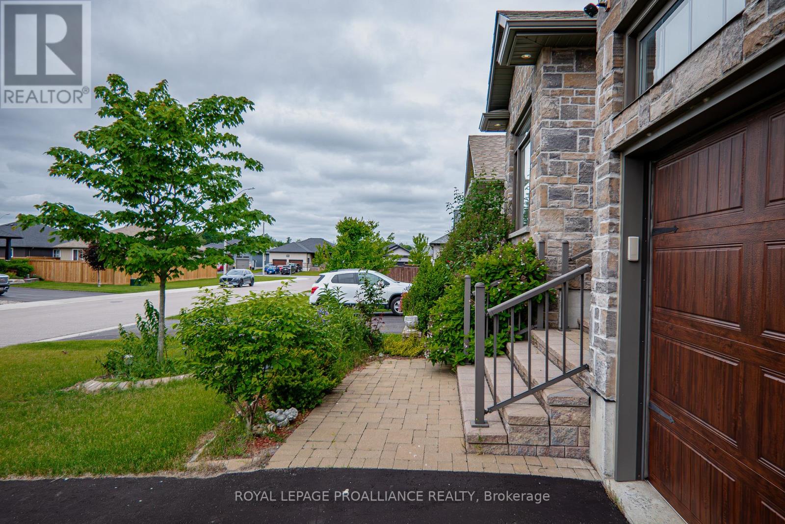 29 Autumn Grove, Quinte West, Ontario  K8V 5P4 - Photo 5 - X13049932