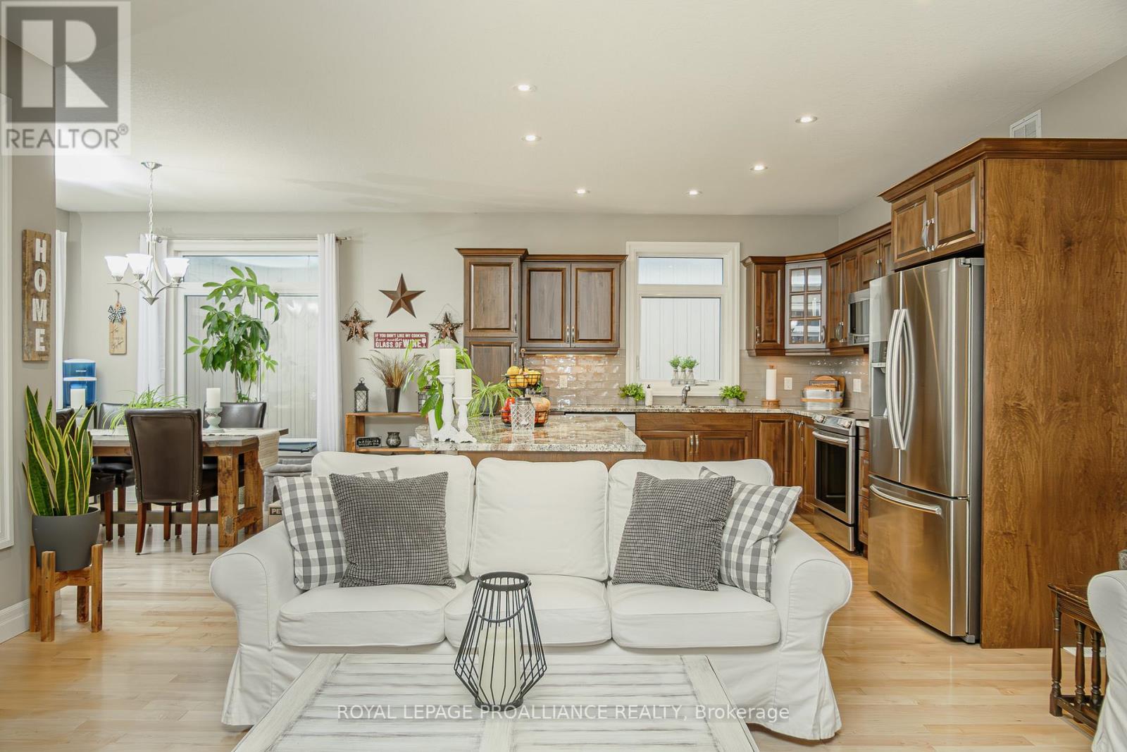 29 Autumn Grove, Quinte West, Ontario  K8V 5P4 - Photo 9 - X13049932