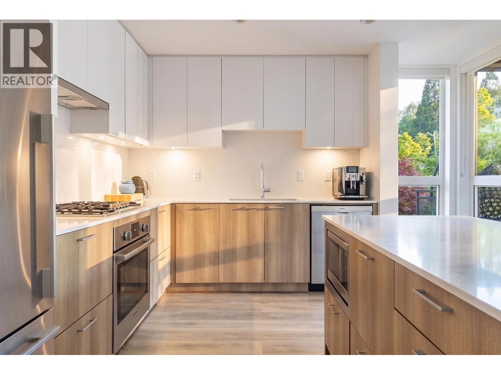 107 715 W 15th Street, North Vancouver, British Columbia  V7M 1T2 - Photo 3 - R3116058