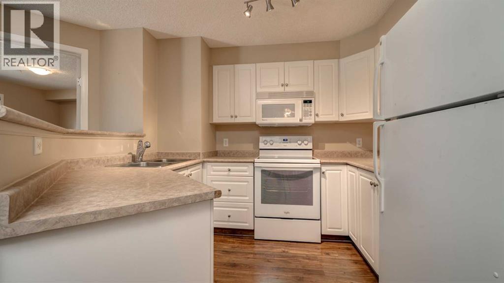 208, 5500 Somervale Court Sw, Calgary, Alberta  T2Y 4L9 - Photo 5 - A2302450