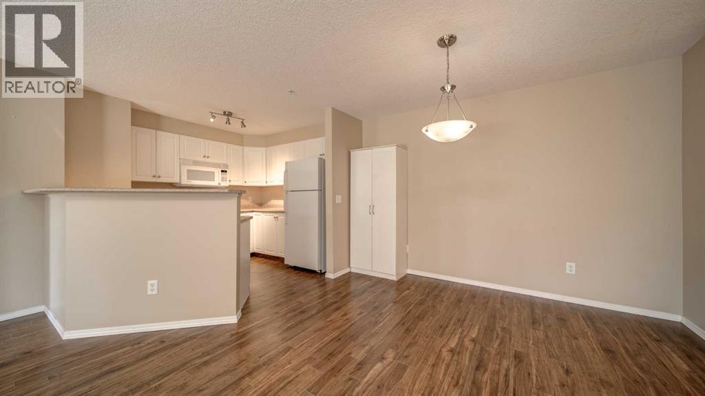 208, 5500 Somervale Court Sw, Calgary, Alberta  T2Y 4L9 - Photo 4 - A2302450