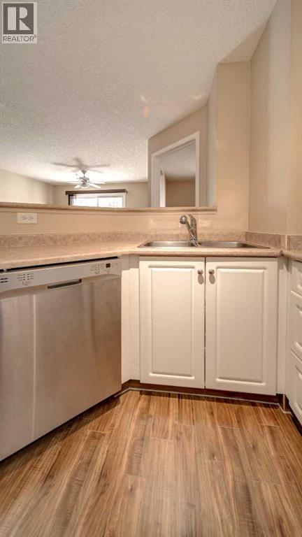 208, 5500 Somervale Court Sw, Calgary, Alberta  T2Y 4L9 - Photo 10 - A2302450