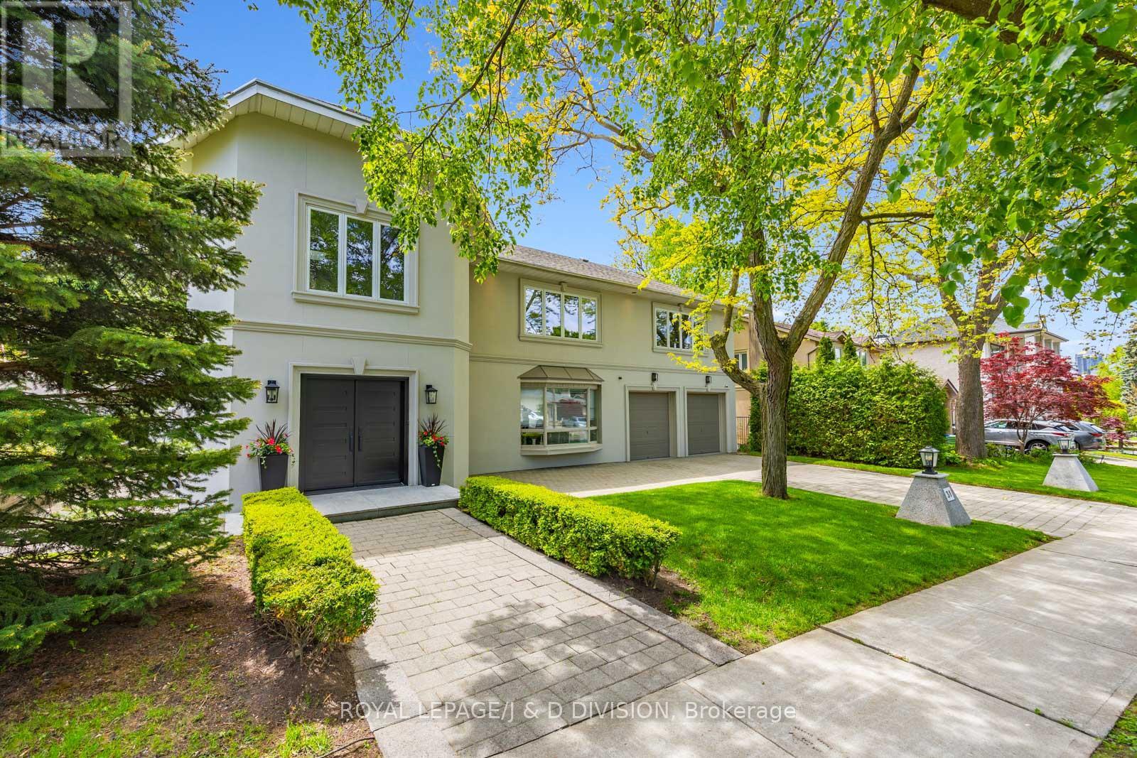 31 GEORGE HENRY BOULEVARD, Toronto, Ontario