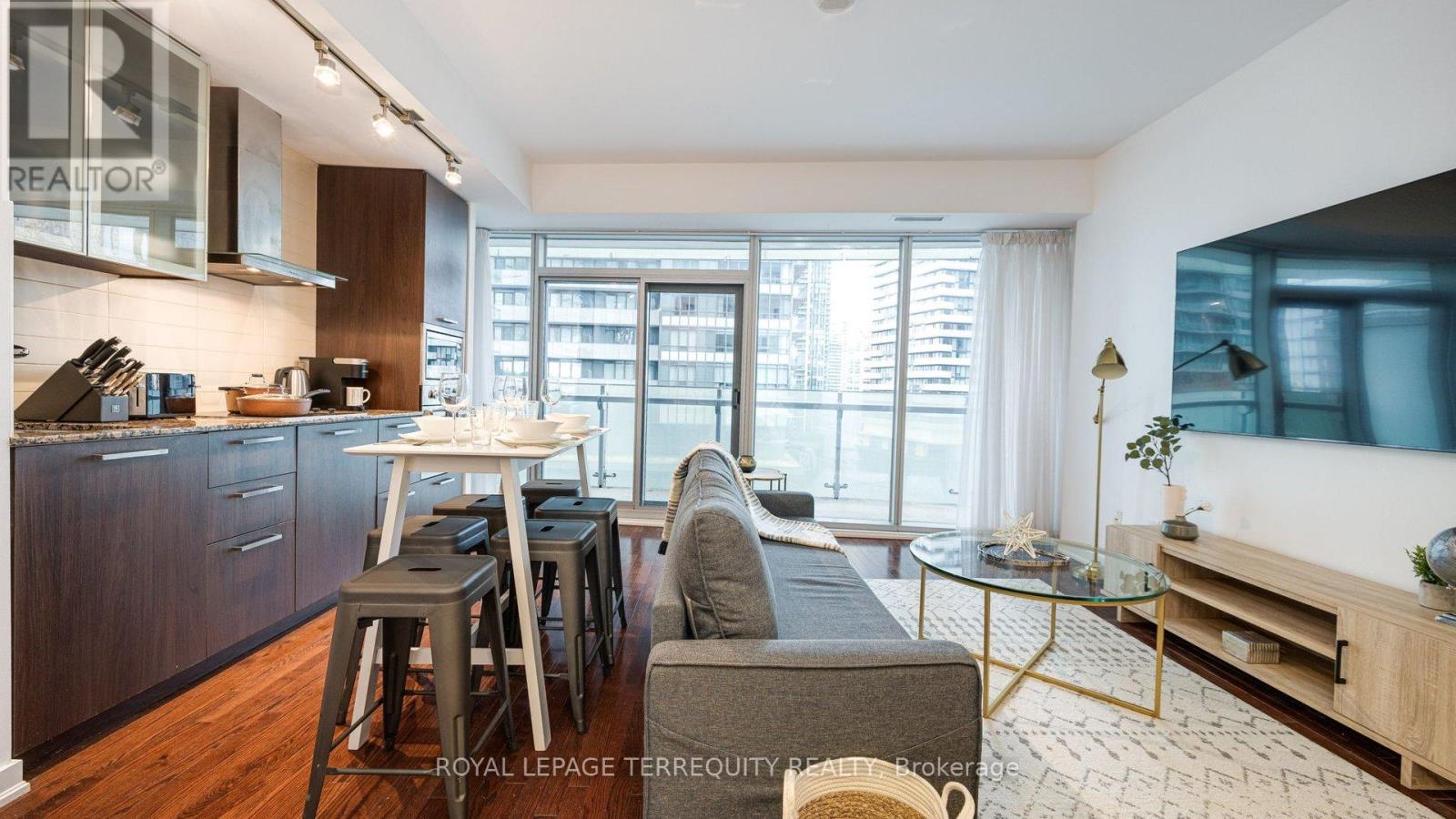 1101 - 14 York Street, Toronto, Ontario  M5J 0B1 - Photo 2 - C13050060