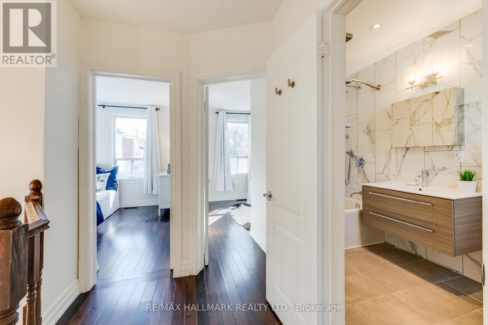 129 Woodfield Road, Toronto, Ontario  M4L 2W5 - Photo 11 - E13049978