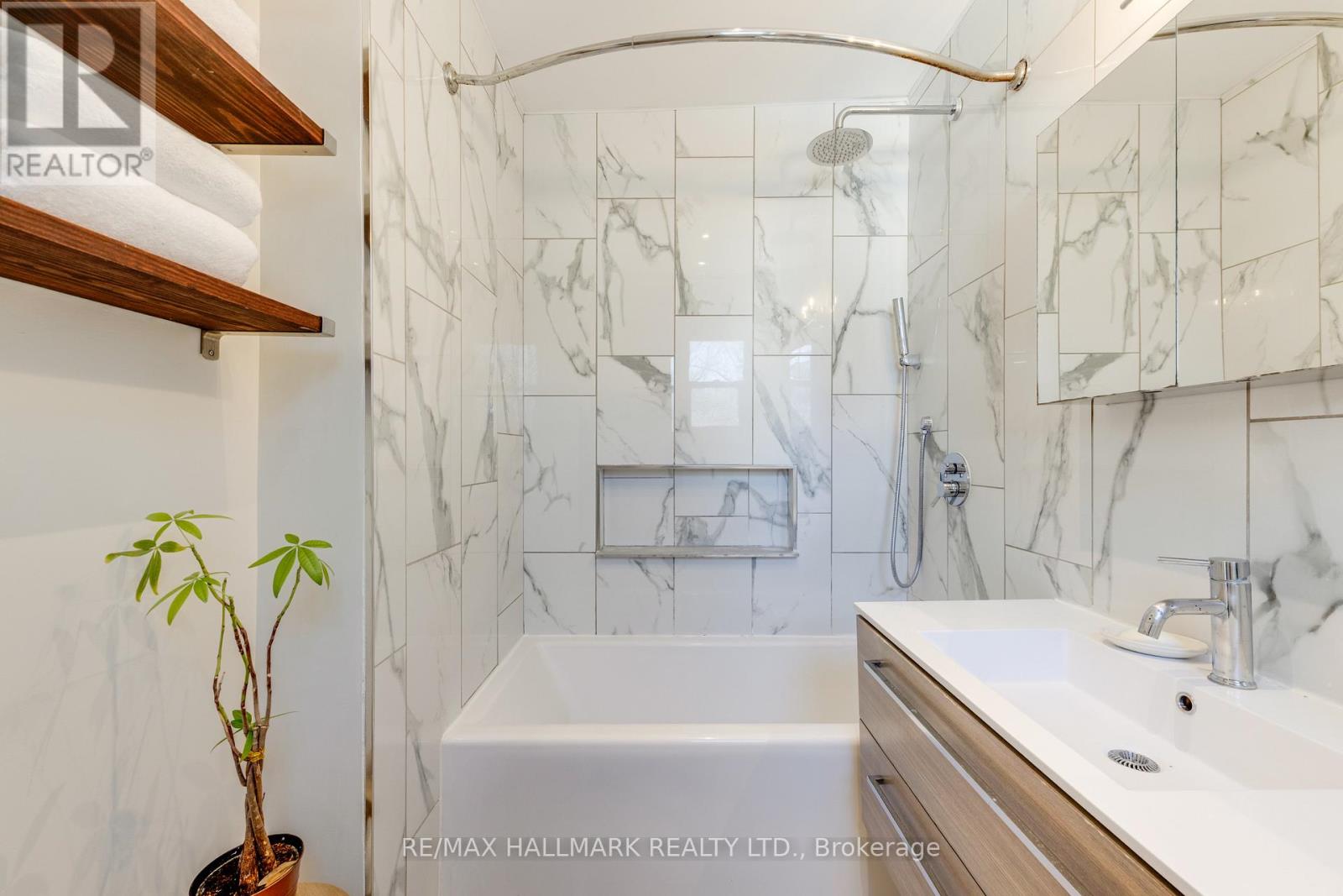 129 Woodfield Road, Toronto, Ontario  M4L 2W5 - Photo 23 - E13049978