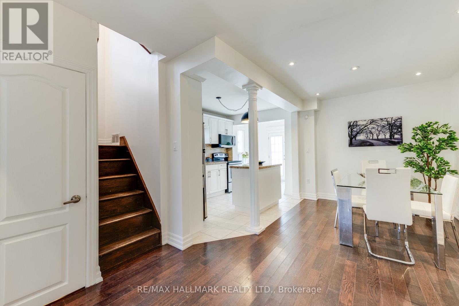 129 Woodfield Road, Toronto, Ontario  M4L 2W5 - Photo 3 - E13049978