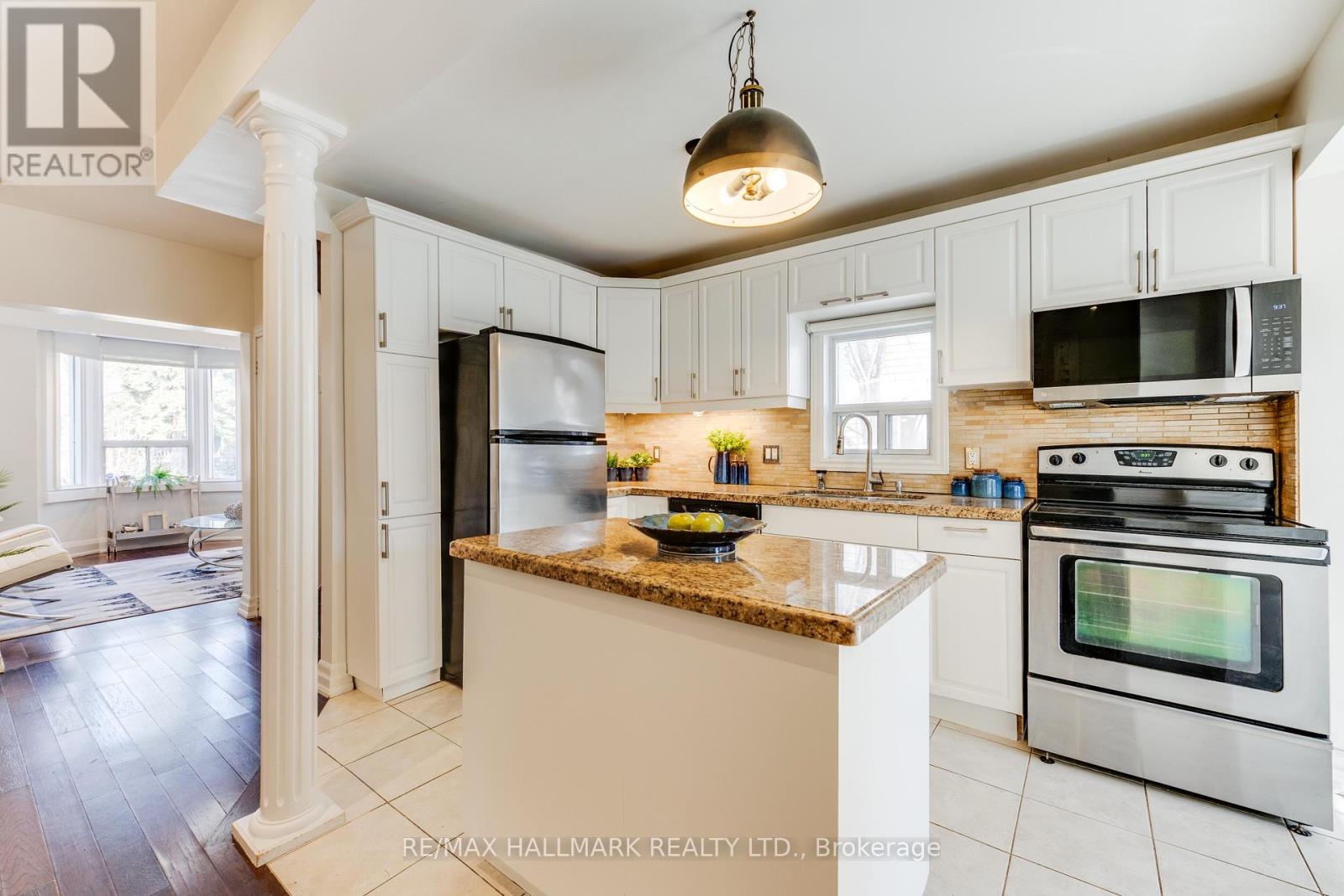 129 Woodfield Road, Toronto, Ontario  M4L 2W5 - Photo 5 - E13049978