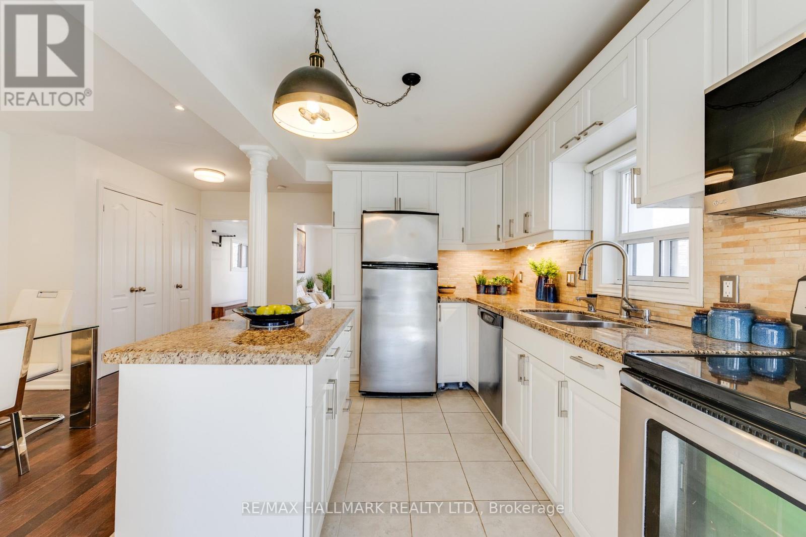 129 Woodfield Road, Toronto, Ontario  M4L 2W5 - Photo 6 - E13049978