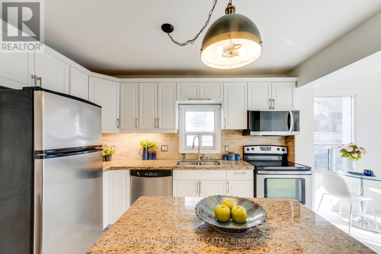 129 Woodfield Road, Toronto, Ontario  M4L 2W5 - Photo 8 - E13049978