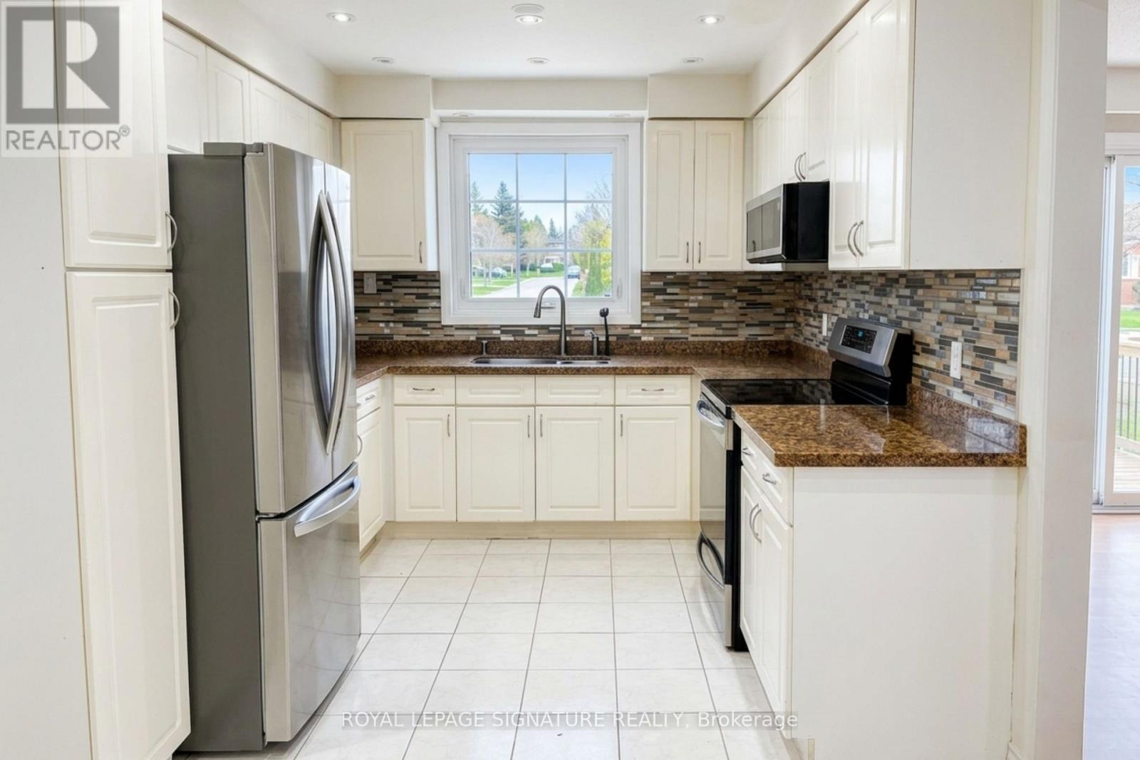 248 Gowan Avenue, Toronto, Ontario  M4J 2K6 - Photo 6 - E13049980