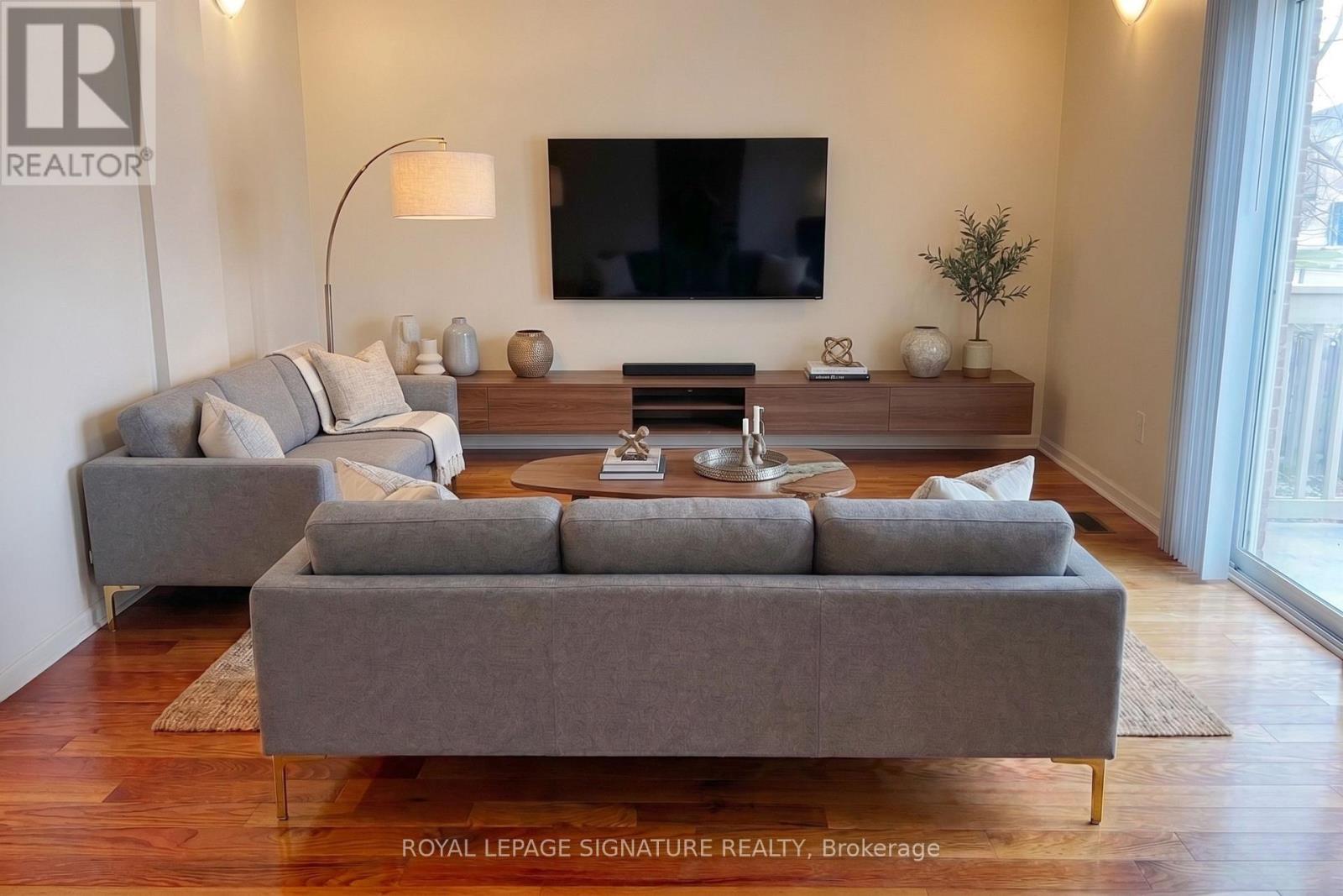 248 Gowan Avenue, Toronto, Ontario  M4J 2K6 - Photo 8 - E13049980