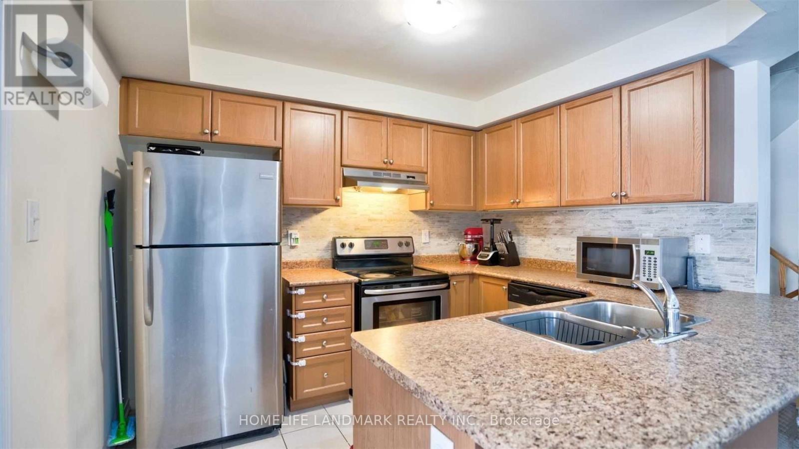 38 Silvester Street, Ajax, Ontario  L1Z 0M5 - Photo 5 - E13050108