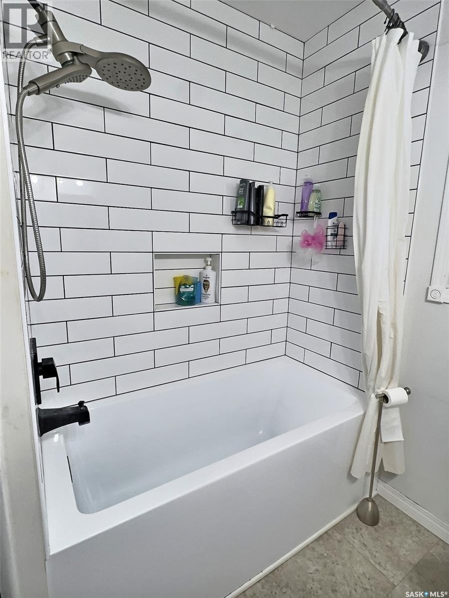 1726 3rd Street, Estevan, Saskatchewan  S4A 0S8 - Photo 10 - SK034080