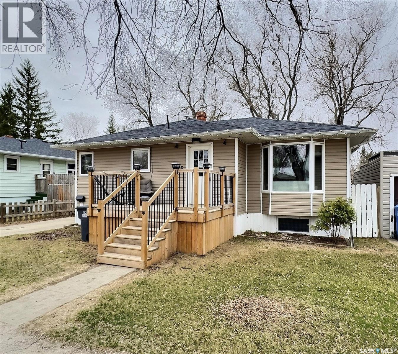 1726 3rd Street, Estevan, Saskatchewan  S4A 0S8 - Photo 2 - SK034080