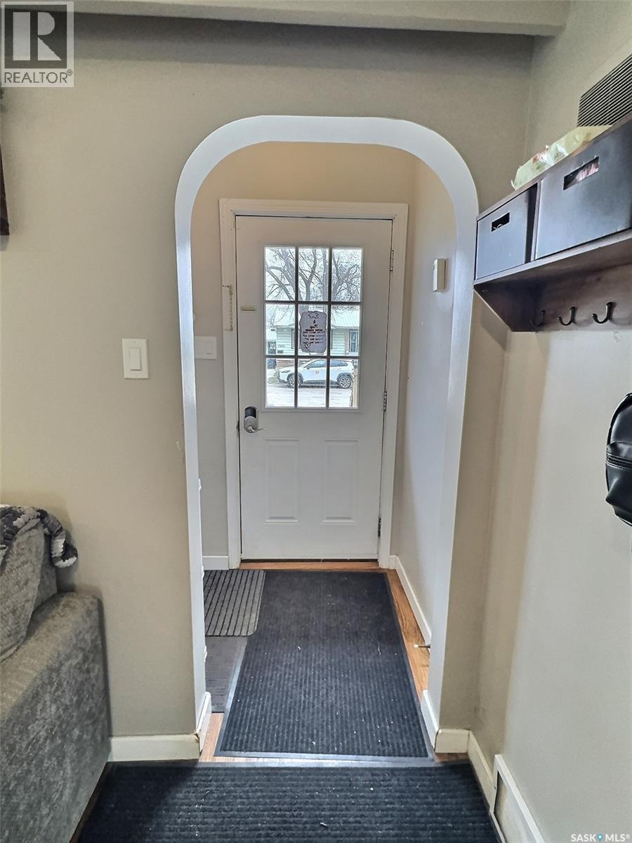 1726 3rd Street, Estevan, Saskatchewan  S4A 0S8 - Photo 4 - SK034080