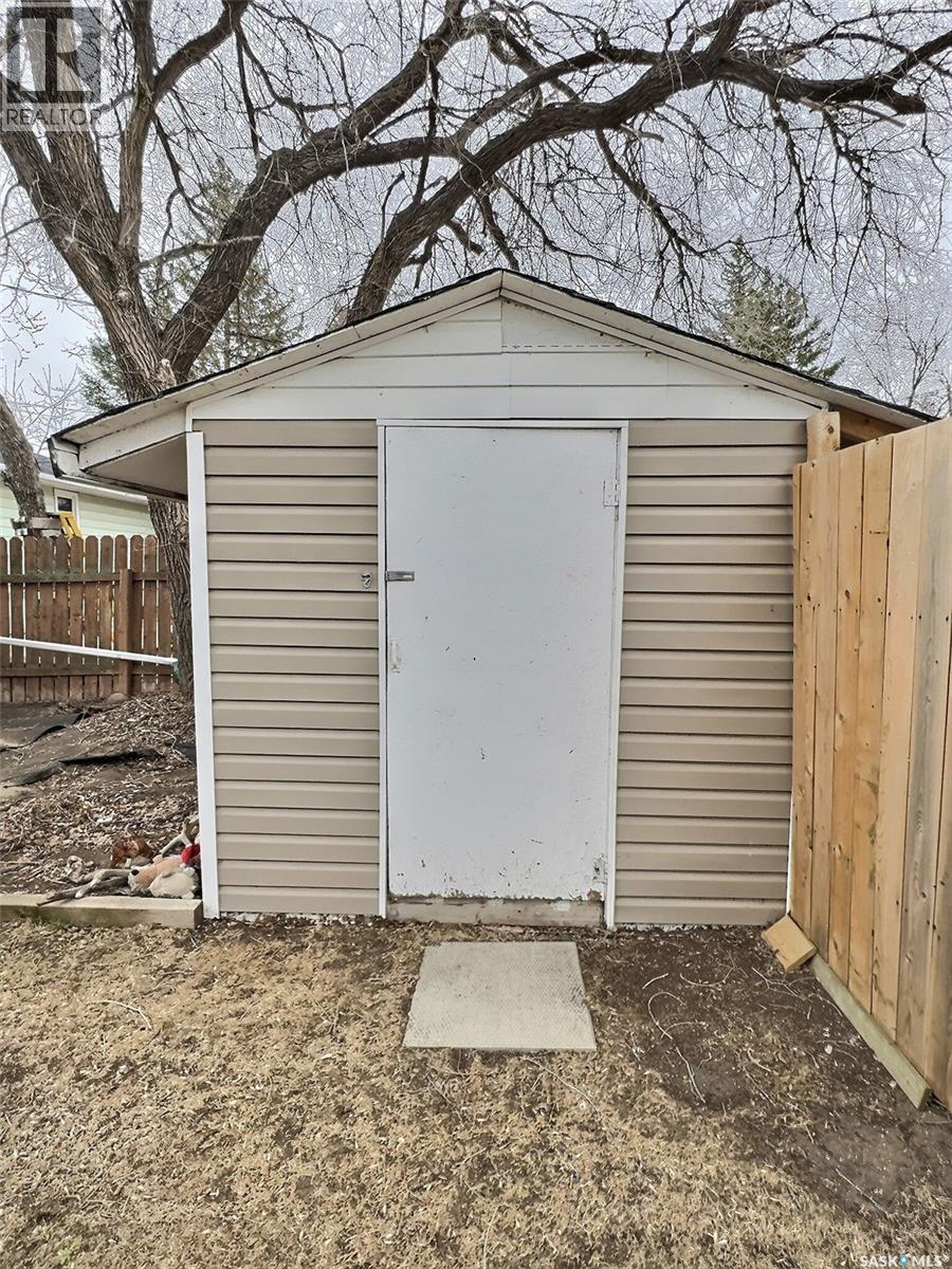 1726 3rd Street, Estevan, Saskatchewan  S4A 0S8 - Photo 44 - SK034080