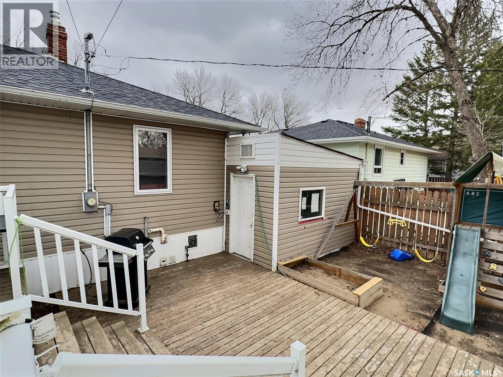 1726 3rd Street, Estevan, Saskatchewan  S4A 0S8 - Photo 46 - SK034080