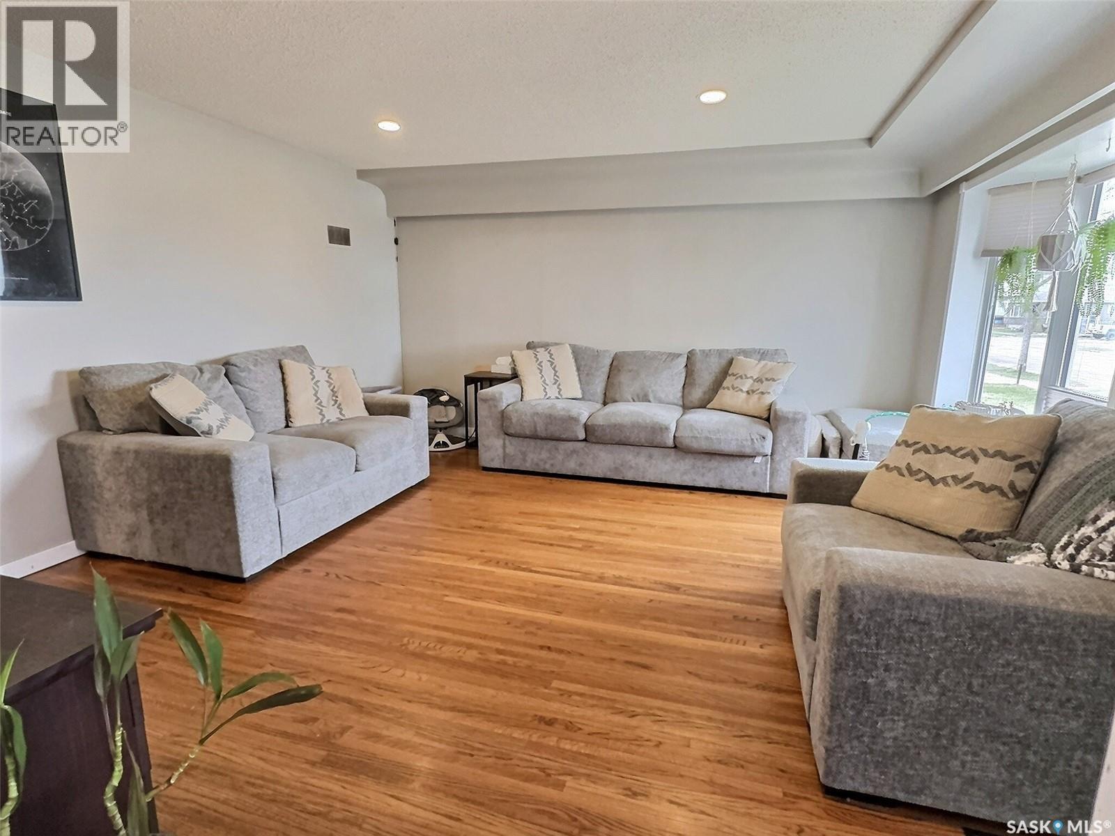 1726 3rd Street, Estevan, Saskatchewan  S4A 0S8 - Photo 5 - SK034080