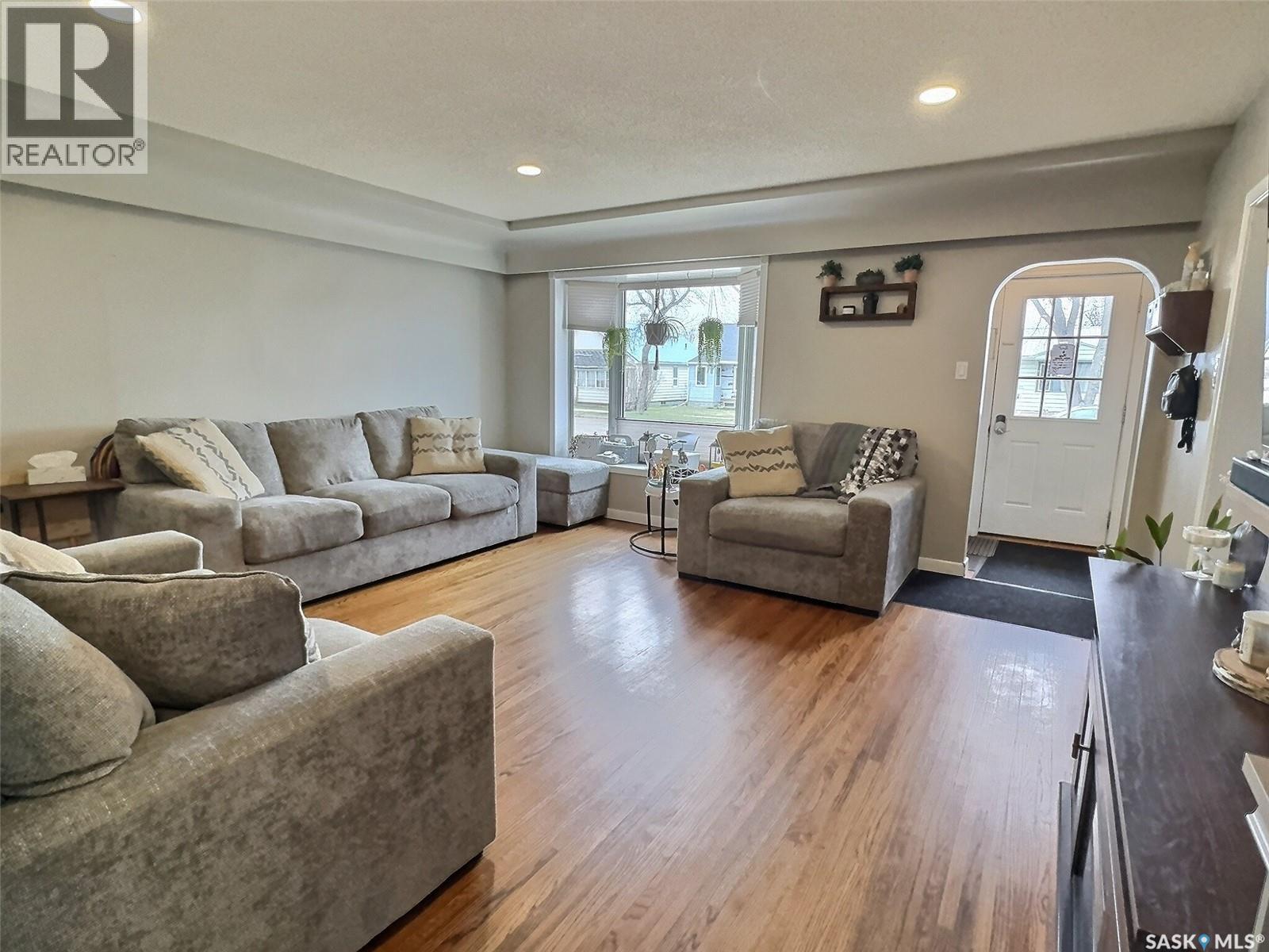 1726 3rd Street, Estevan, Saskatchewan  S4A 0S8 - Photo 6 - SK034080