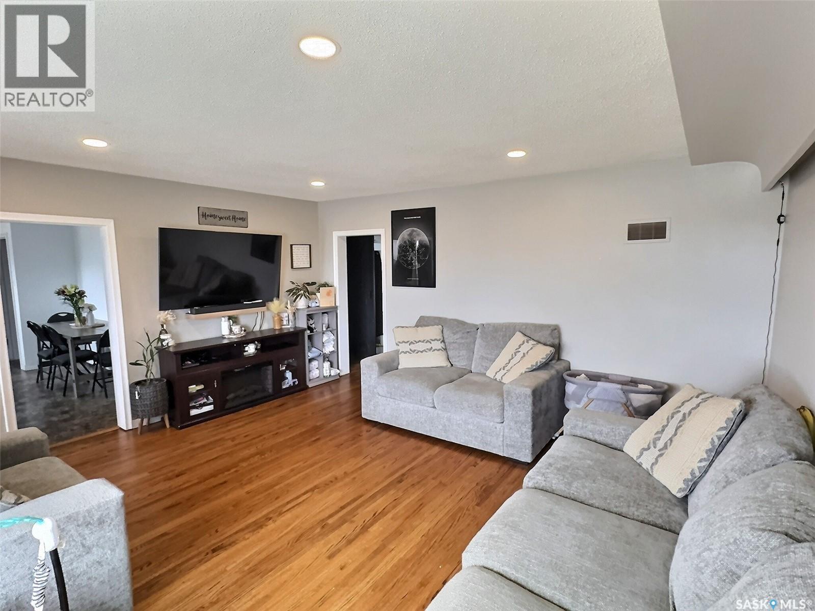 1726 3rd Street, Estevan, Saskatchewan  S4A 0S8 - Photo 7 - SK034080