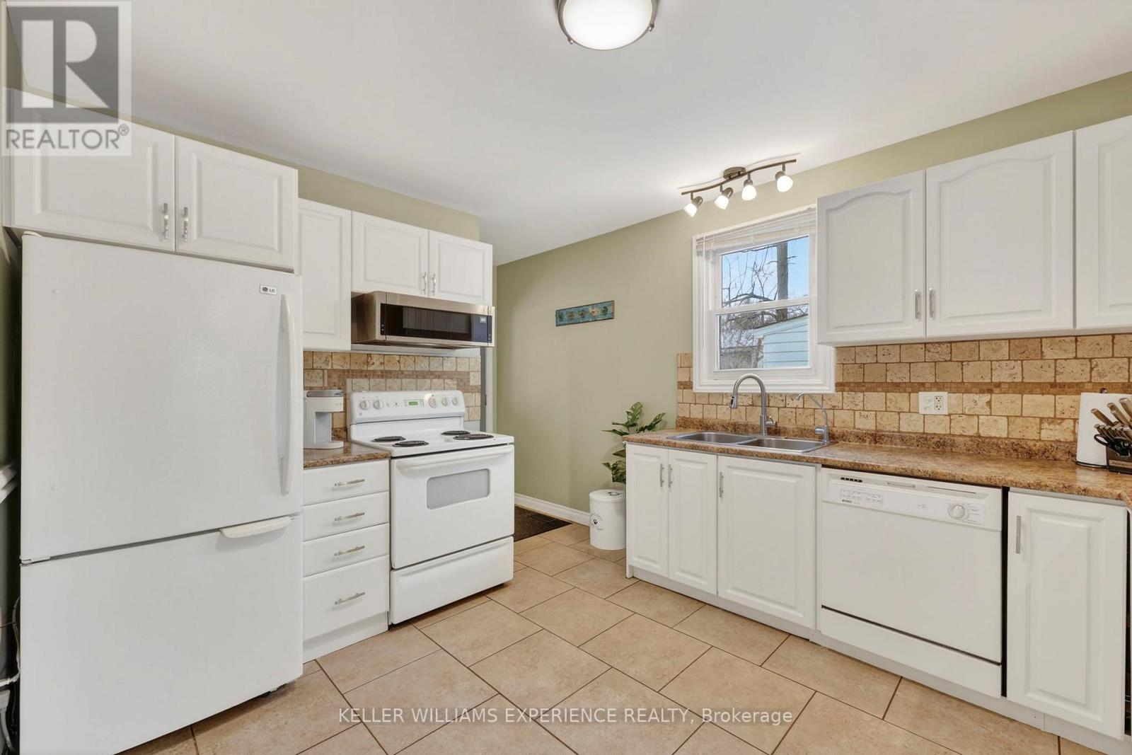 32 Henry Street, Barrie, Ontario  L4N 1C4 - Photo 11 - S12913490