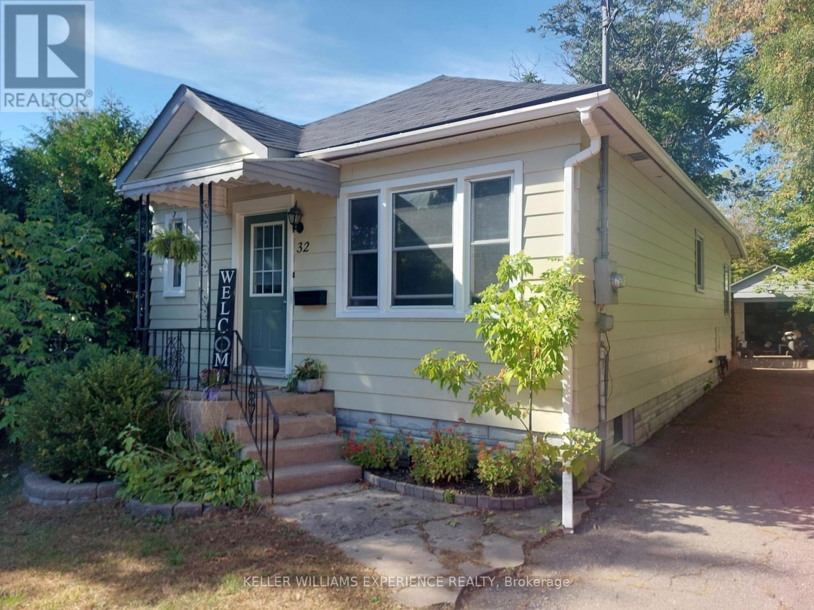 32 HENRY STREET, Barrie, Ontario