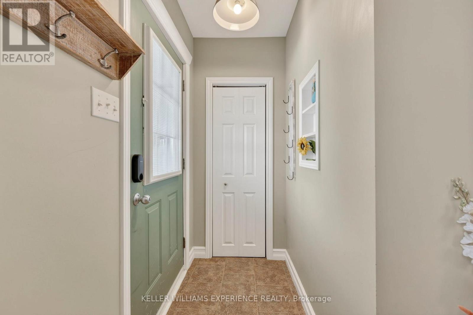 32 Henry Street, Barrie, Ontario  L4N 1C4 - Photo 3 - S12913490