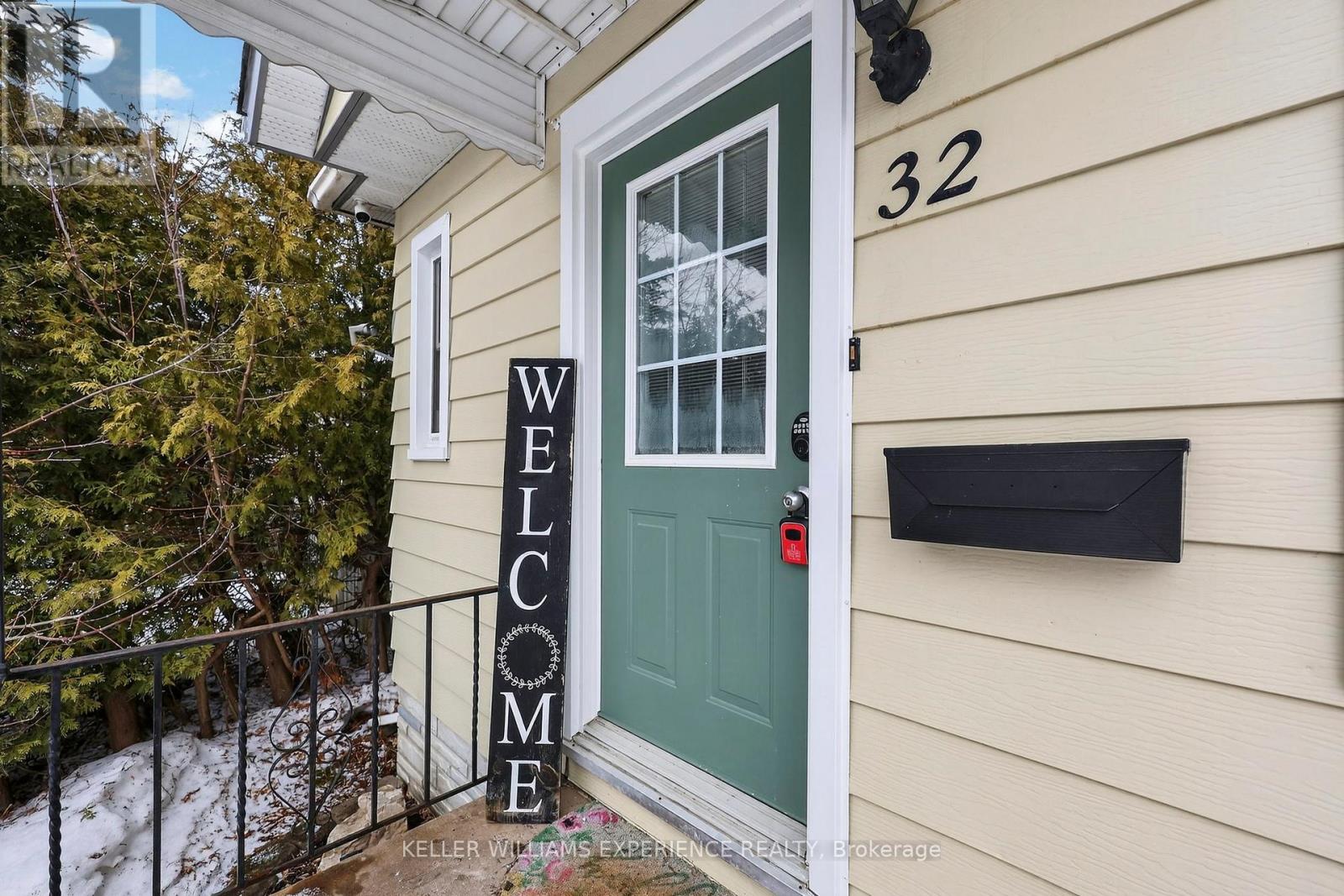 32 Henry Street, Barrie, Ontario  L4N 1C4 - Photo 2 - S12913490