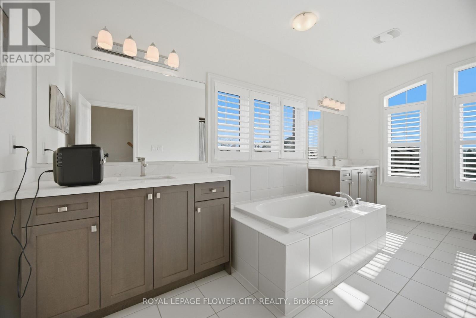 572 Mactier Drive, Vaughan, Ontario  L4H 4T9 - Photo 35 - N13049942