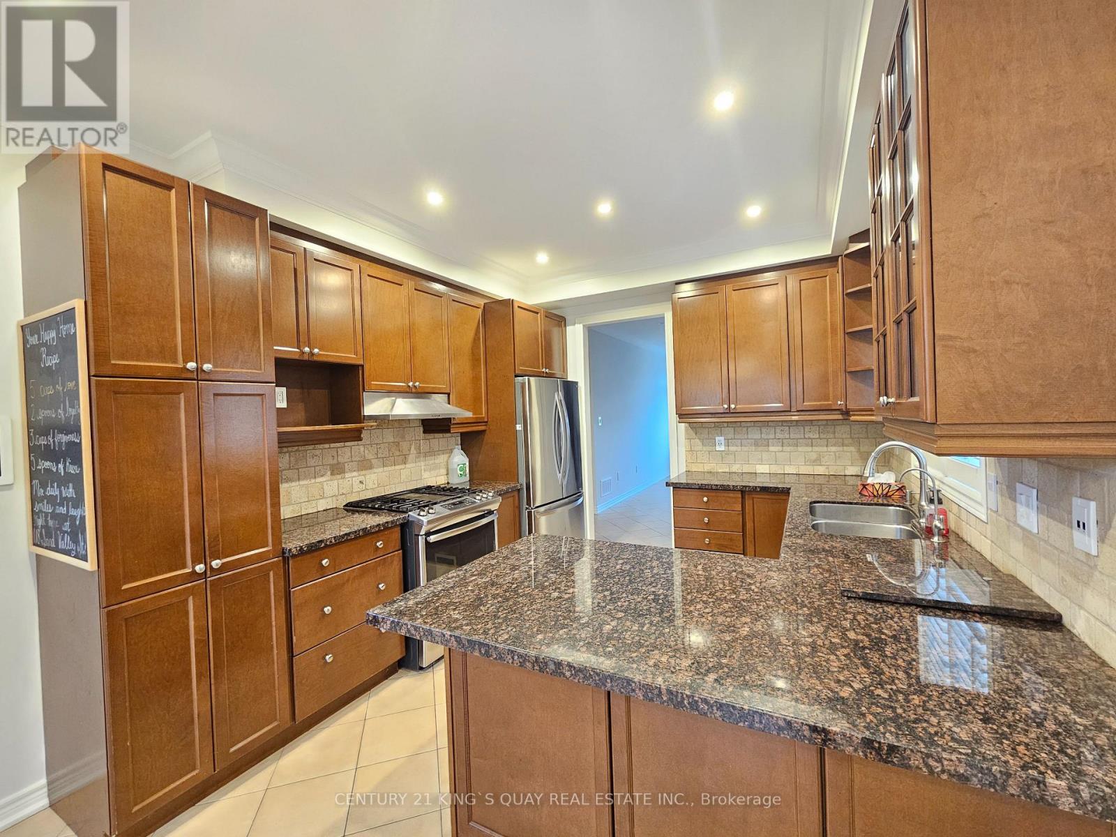 118 Sand Valley Street, Vaughan (Patterson), Ontario  L6A 0S1 - Photo 6 - N13050012