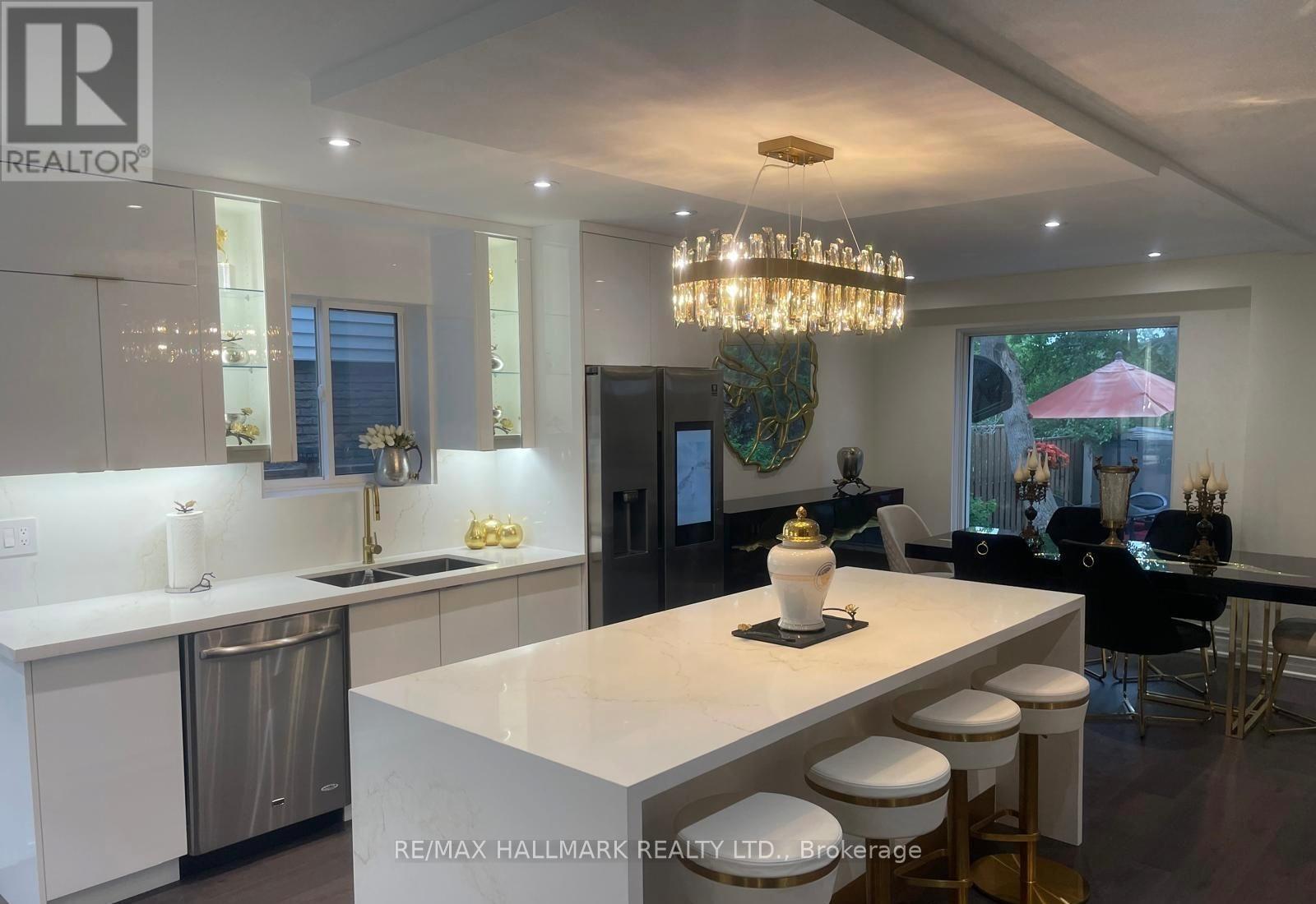 8 Kings College Road, Markham (Aileen-Willowbrook), Ontario  L3T 5J6 - Photo 5 - N13050136