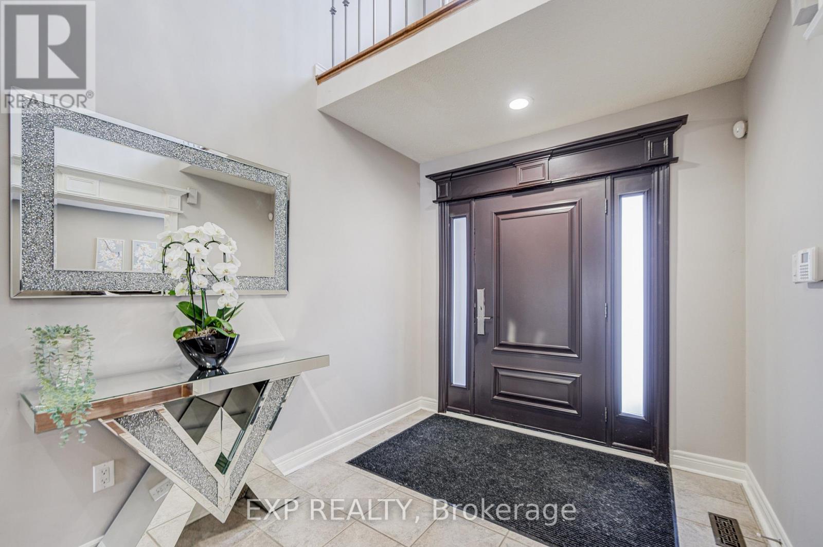 372 Greenock Drive, Vaughan, Ontario  L6A 1M5 - Photo 3 - N13050176