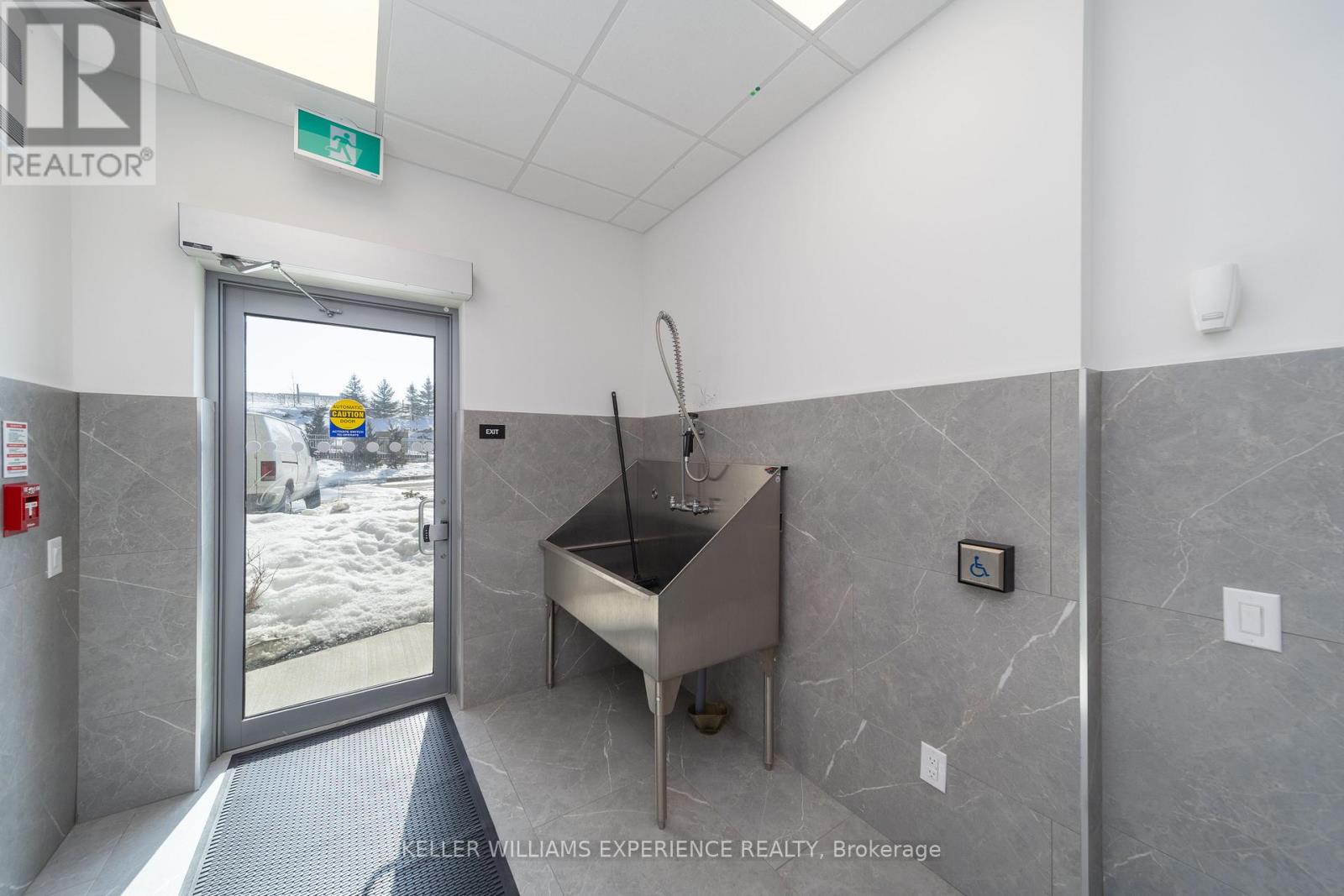 205 - 56 Lakeside Terrace, Barrie (Little Lake), Ontario  L4M 0L4 - Photo 20 - S13050028