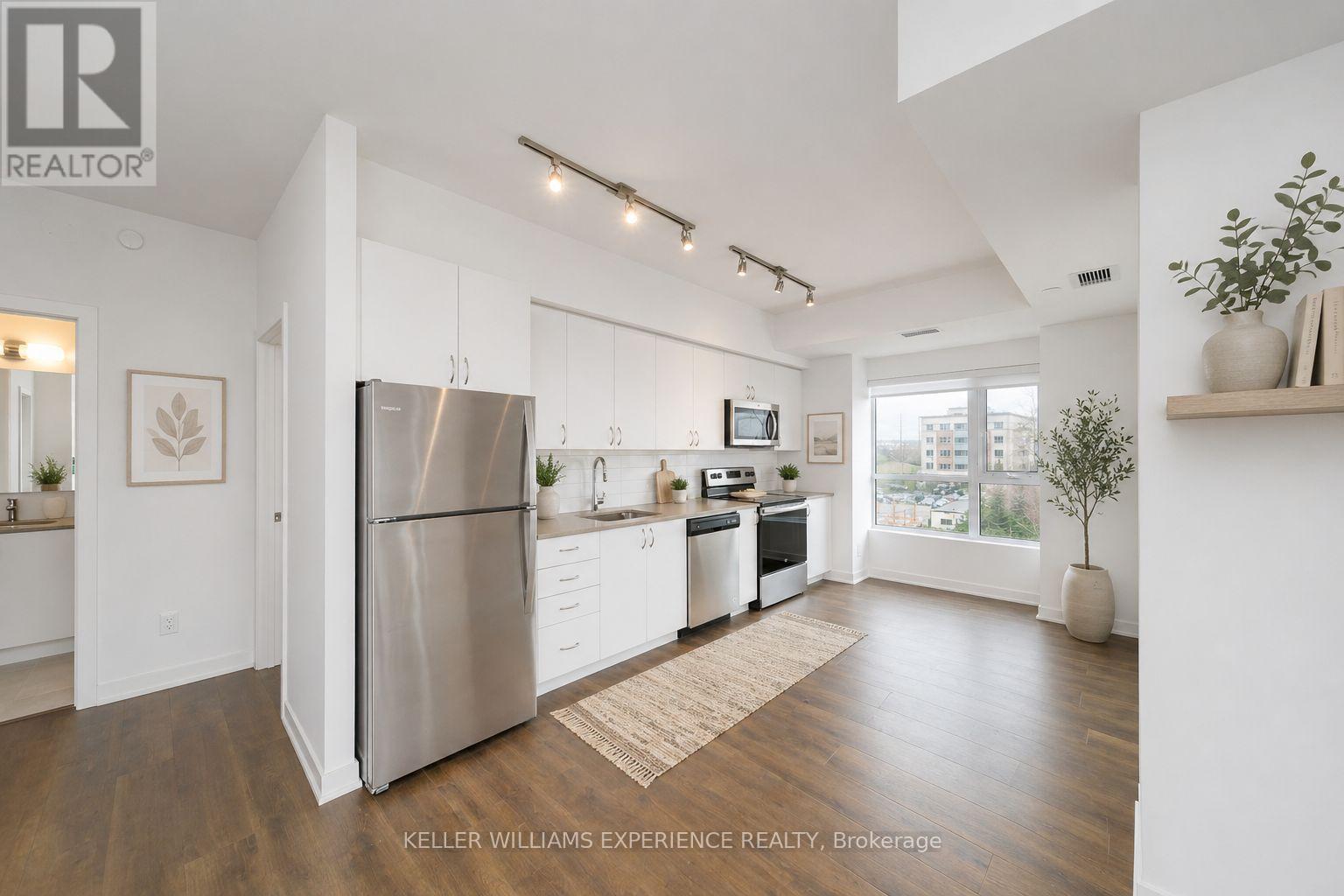 205 - 56 Lakeside Terrace, Barrie (Little Lake), Ontario  L4M 0L4 - Photo 3 - S13050028