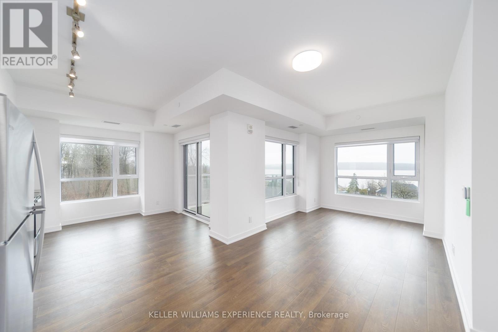 205 - 56 Lakeside Terrace, Barrie (Little Lake), Ontario  L4M 0L4 - Photo 6 - S13050028