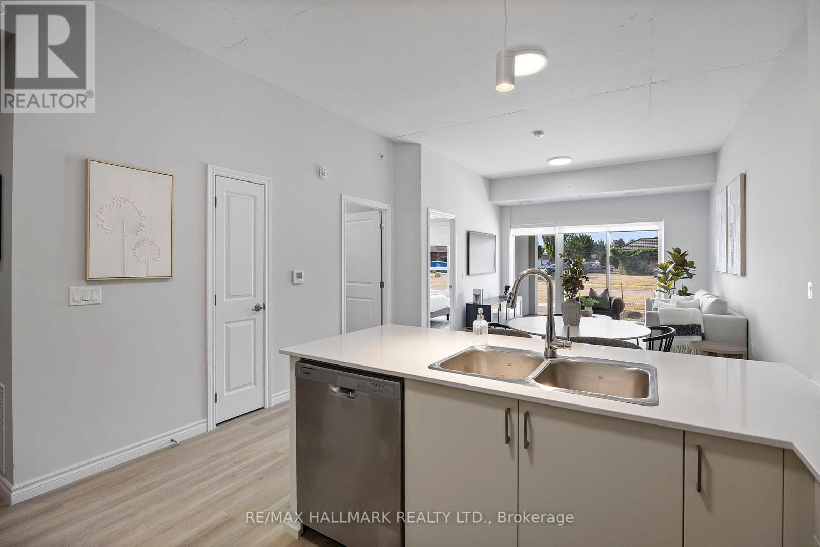 106 - 70 Dean Avenue, Barrie (Painswick South), Ontario  L4N 0C2 - Photo 6 - S13050046