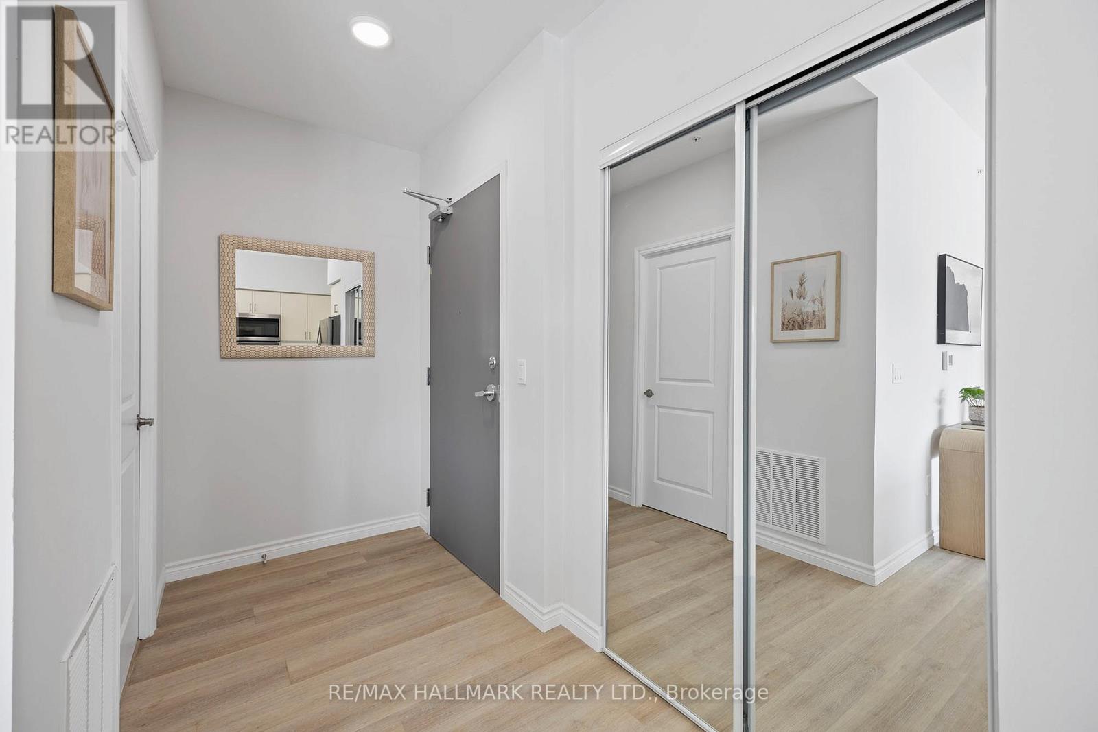 213 - 70 Dean Avenue, Barrie (Painswick South), Ontario  L4N 0C2 - Photo 2 - S13050056