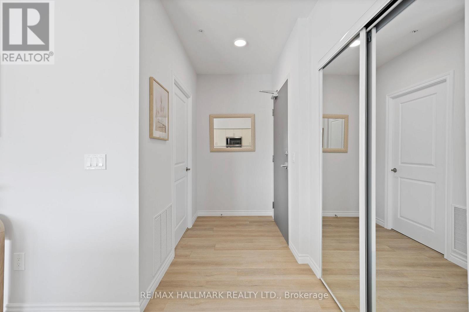 213 - 70 Dean Avenue, Barrie (Painswick South), Ontario  L4N 0C2 - Photo 3 - S13050056